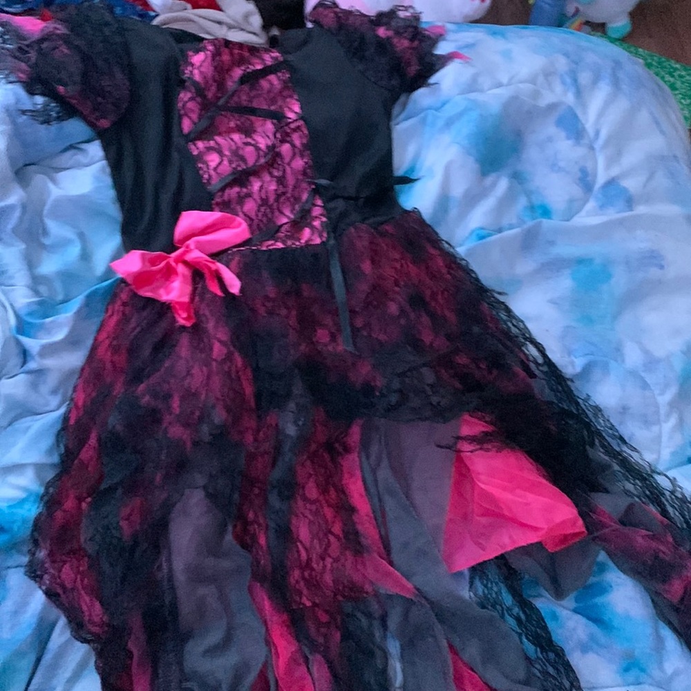 BLACKPINK and gray Halloween dress it came as homecoming horror